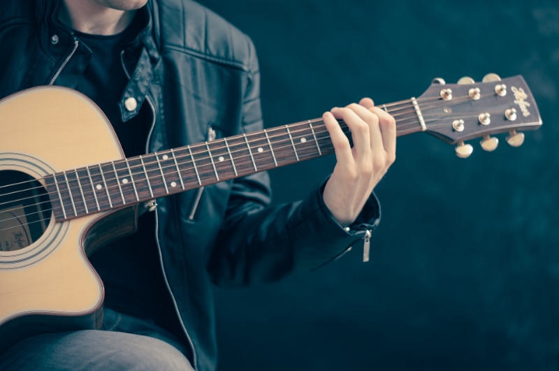 Come iniziare a suonare la chitarra da solo OpenGeoData